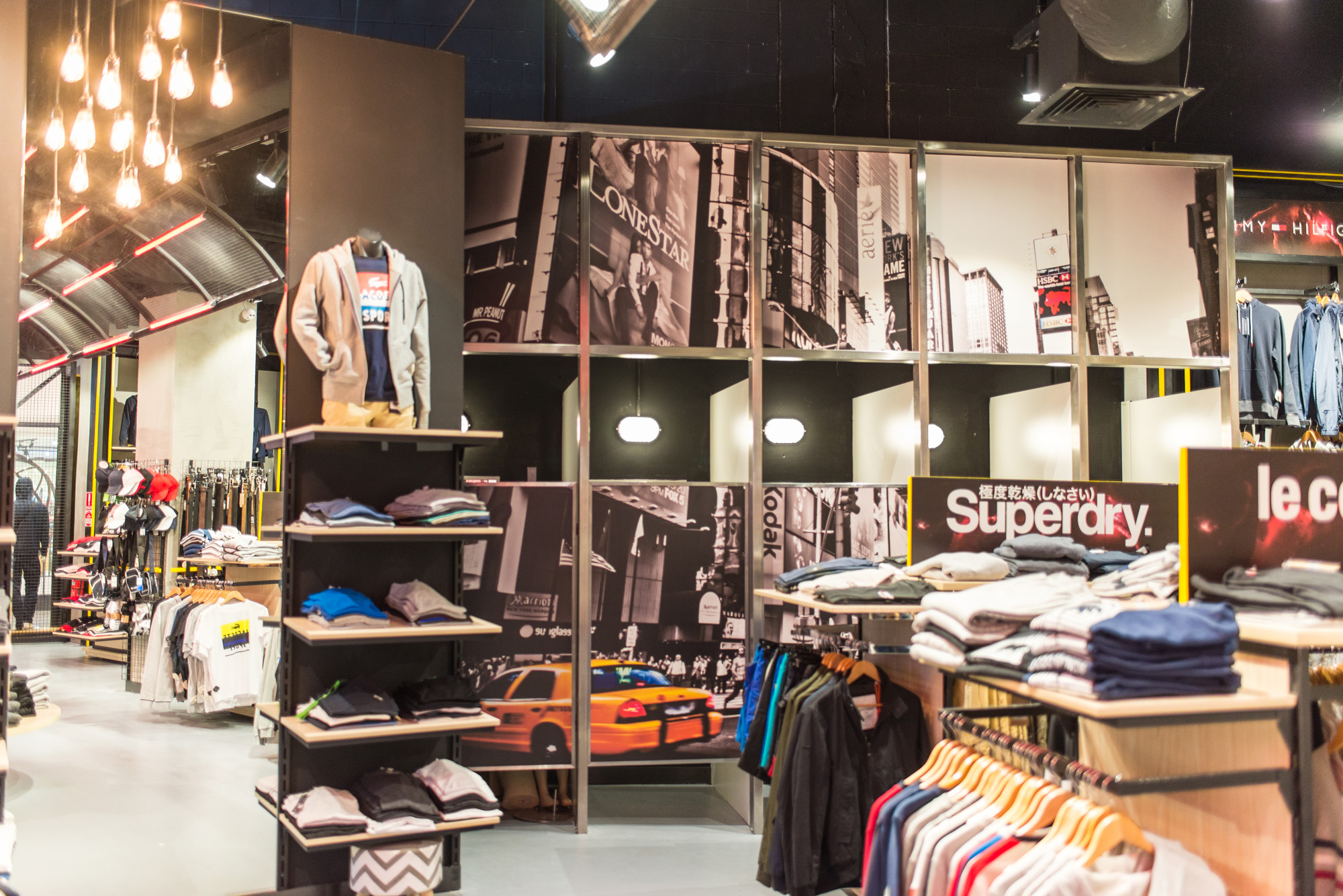 Basalt_Studio_Interior_Design_Architecture_Sydney_Shopping_Centre_Retail_Shops_Store_Hurstville_Westfield_Urban_Equipment_Fashion_Shoes_Display_Light