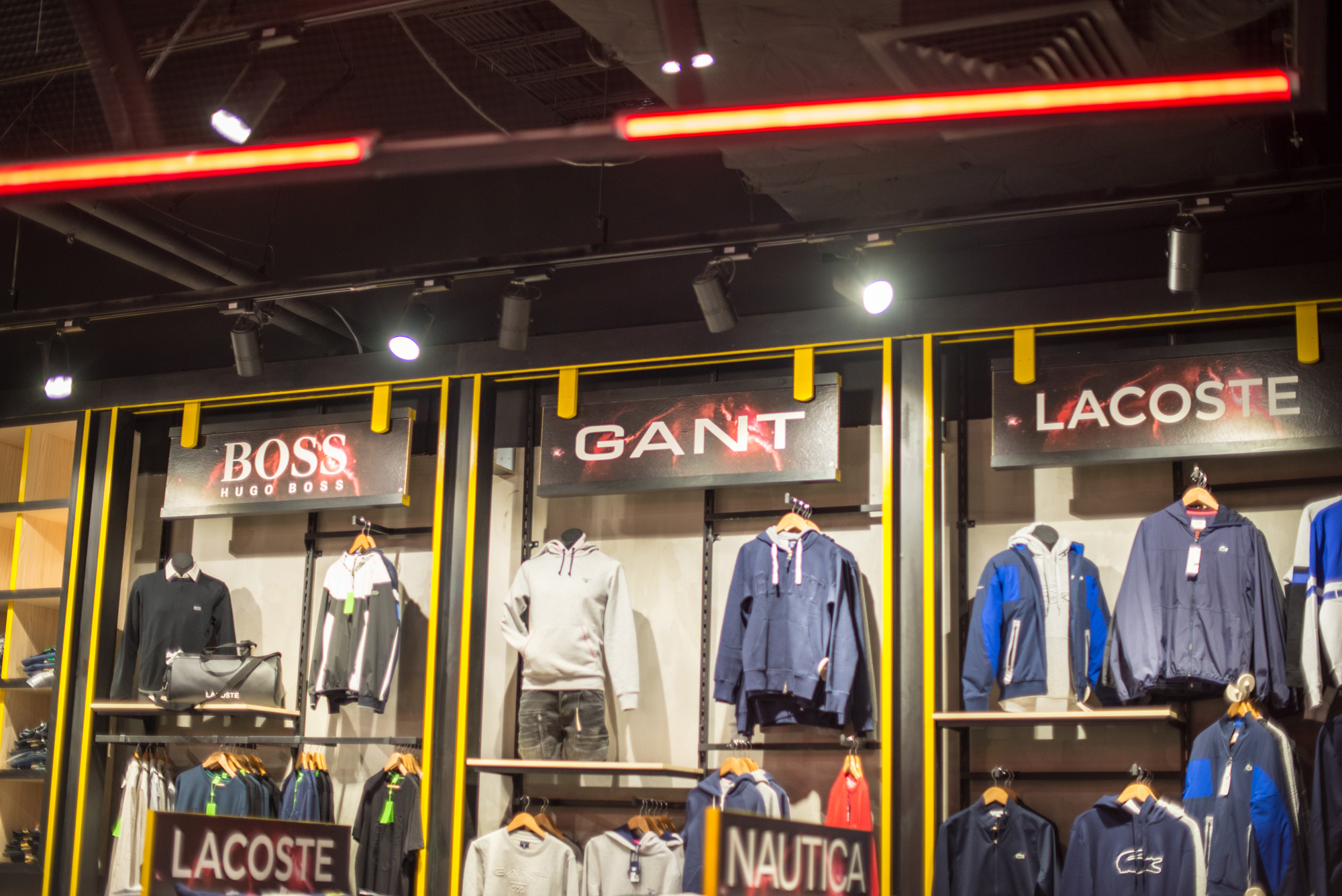 Basalt_Studio_Interior_Design_Architecture_Sydney_Shopping_Centre_Retail_Shops_Store_Hurstville_Westfield_Urban_Equipment_Fashion_Shoes_Display_Light