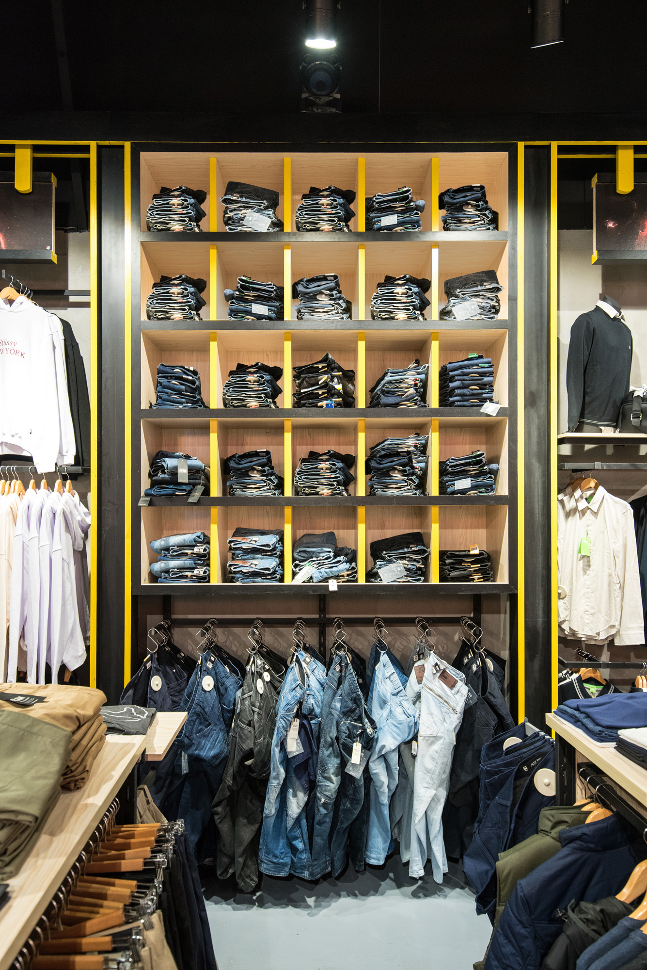 Basalt_Studio_Interior_Design_Architecture_Sydney_Shopping_Centre_Retail_Shops_Store_Hurstville_Westfield_Urban_Equipment_Fashion_Shoes_Display_Light