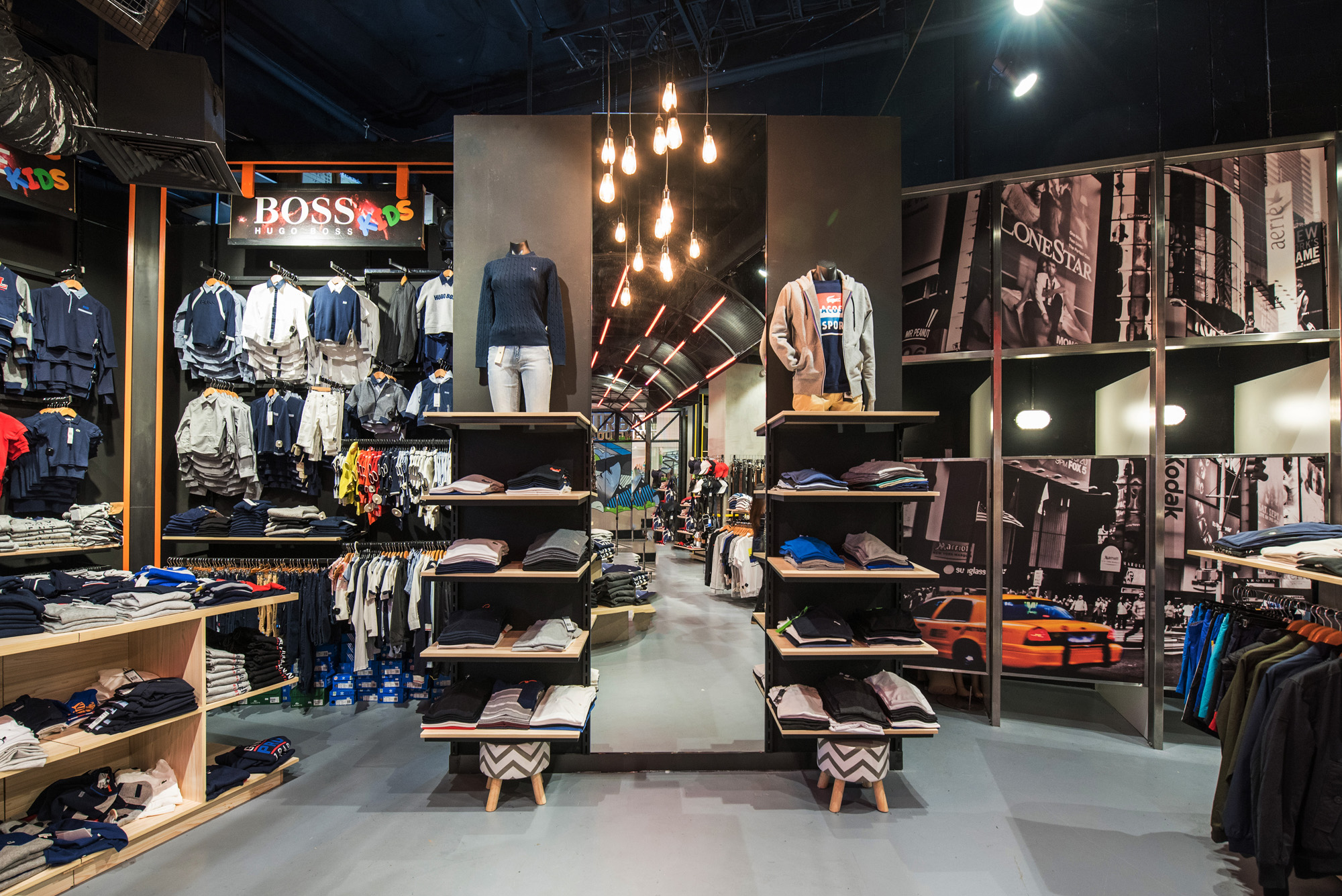 Basalt_Studio_Interior_Design_Architecture_Sydney_Shopping_Centre_Retail_Shops_Store_Hurstville_Westfield_Urban_Equipment_Fashion_Shoes_Display_Light